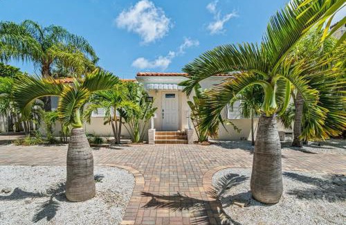 Northwood Shores House | Heated Pool, Beach, Miramar Villa by RoveTravel