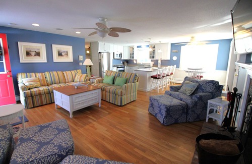 Centerville House | Heated Pool Close To Town (2351)