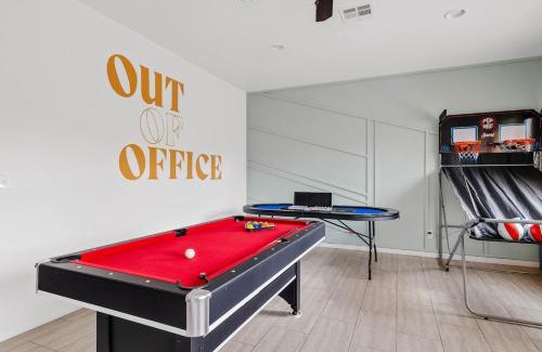 New Northtown House | Heated Pool Game Room, Mountain Views