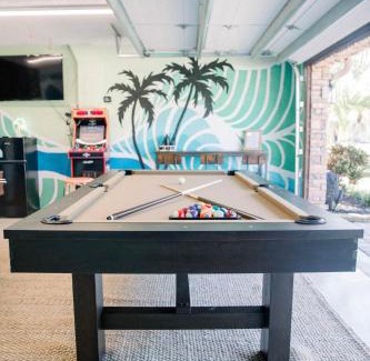 Bradenton House | Heated Pool-Game Room-King Beds-75in TV-Sleeps 14