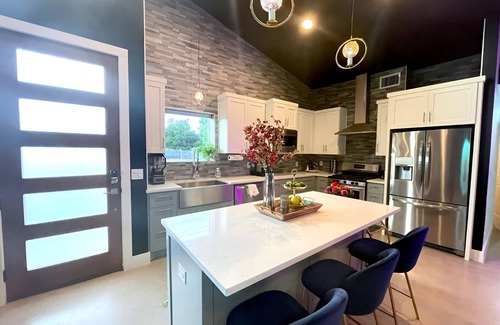 Govalle House | Heated Pool Haven w Hot Tub Downtown 3 mi