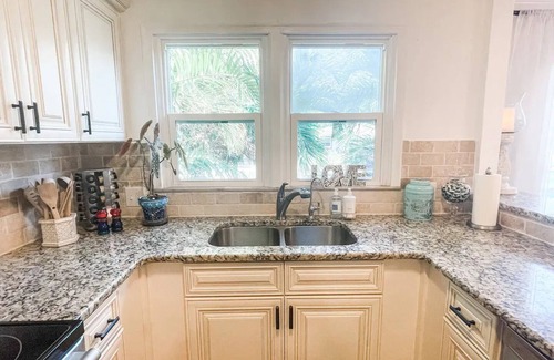 Arlington Park House | Heated pool home 5 min to downtown sleeps up to 8. Pet friendly!n