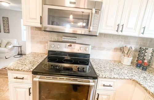 Arlington Park House | Heated pool home 5 min to downtown sleeps up to 8. Pet friendly!n