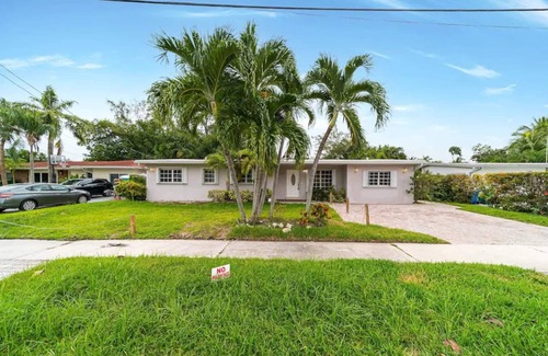 Ojus House | Heated Pool Home Near Beach