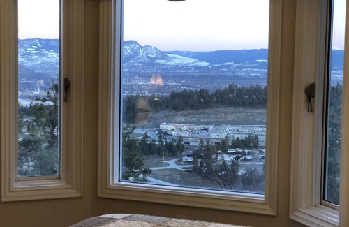West Kelowna Estates House | Heated Pool, Hot Tub, 7 Beds, Lake View, City View, Mountain View