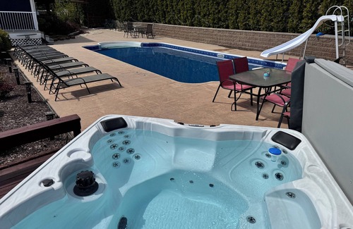 West Kelowna Estates House | Heated Pool, Hot Tub, 7 Beds, Lake View, City View, Mountain View