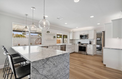 Village Grove House | Heated Pool, Hot Tub, Fire Pit - Old Town Luxury