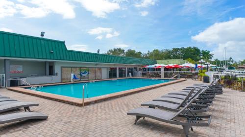 Trailer Estates Apartment | Heated Pool, Huge TV, Waterfront Tiki Bar & Grill, Close to Beaches
