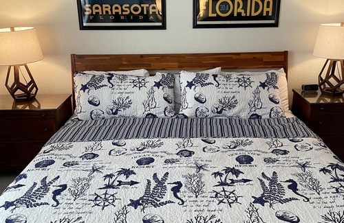 Trailer Estates Hotel | Heated Pool, King Bed, Bunk Bed, Huge TV, Marina, Tiki Bar & Grill