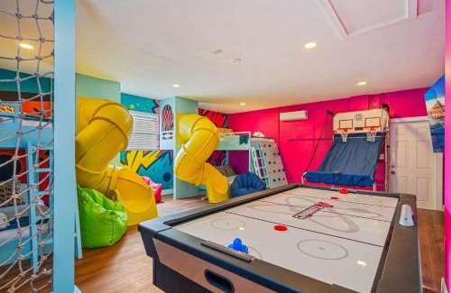 Clearwater House | Heated Pool Pickleball Mini Golf — Sleeps 20