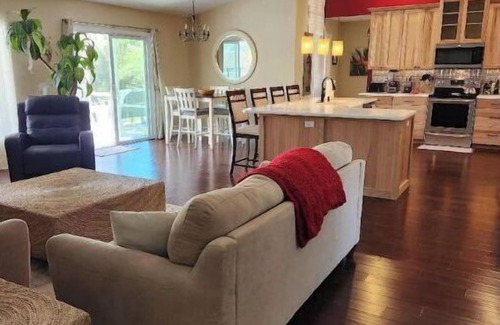 Port Saint Lucie House | Heated pool. Private back yard.