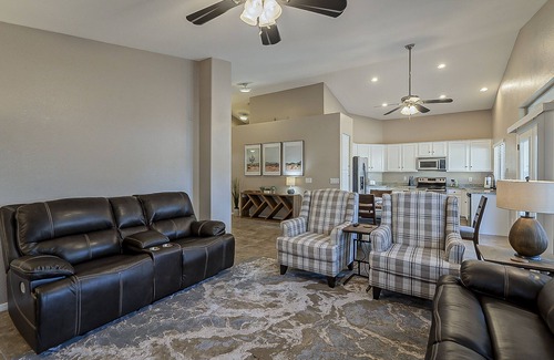 Gilbert House | ~Heated Pool/Spa, King bed, Amazing Backyard & Location! Hiking, Biking, Parks