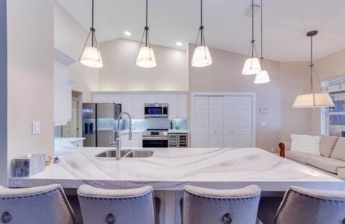 North Naples House | Heated Pool & Spa, Minutes from Beaches, Fifth Avenue, Mercato, and Water side.