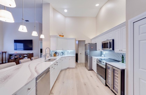 North Naples House | Heated Pool & Spa, Minutes from Beaches, Fifth Avenue, Mercato, and Water side.