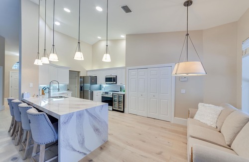 North Naples House | Heated Pool & Spa, Minutes from Beaches, Fifth Avenue, Mercato, and Water side.