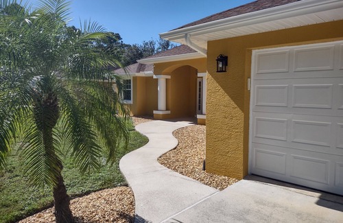 North Port House | Heated Pool w/3 Bedroom, 2 and a Half Bath Home