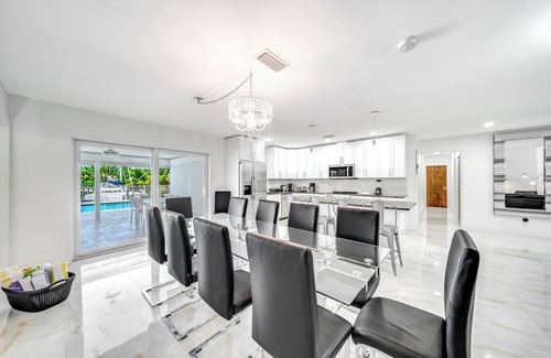 Bermuda Riviera House | Heated Pool & Waterfront! Kayaks + Pool Table!