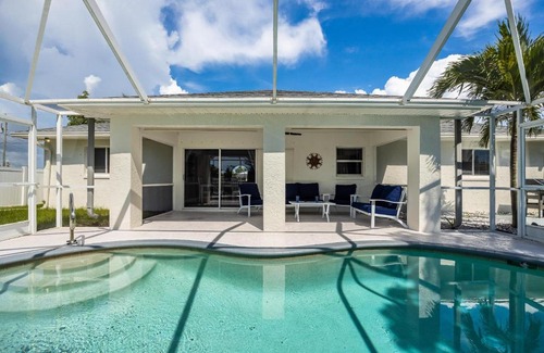 Mariner House | Heated Pool, Waterfront, Quiet, restaurants, beaches, sleeps 6-Villa Cape Haven