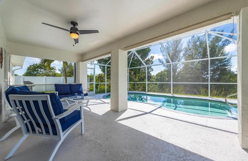 Mariner House | Heated Pool, Waterfront, Quiet, restaurants, beaches, sleeps 6-Villa Cape Haven