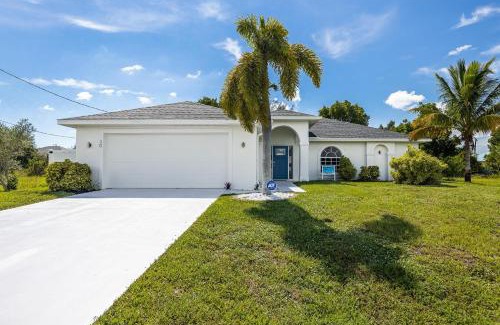 Mariner House | Heated Pool, Waterfront, Quiet, restaurants, beaches, sleeps 6-Villa Cape Haven