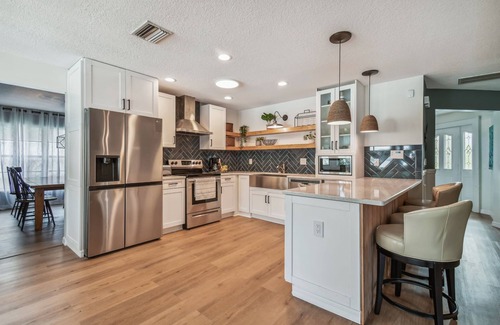 Durant House | Heated/private pool- fenced yard-kid/pet friendly!
