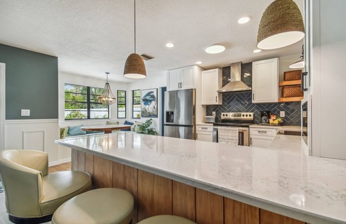 Durant House | Heated/private pool- fenced yard-kid/pet friendly!