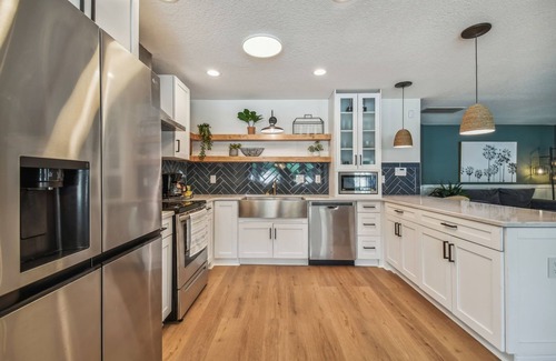 Durant House | Heated/private pool- fenced yard-kid/pet friendly!