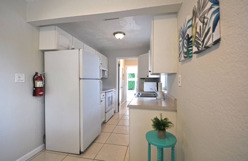 Parker Ridge House | Heated private pool, walk to Zoo, Science Museum & Park