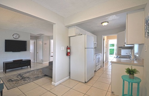 Parker Ridge House | Heated private pool, walk to Zoo, Science Museum & Park