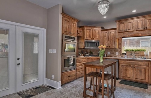 Independence House | Heated Salt Water Pool and Lrg Home l Spring Break! Close to Soccer + Royals