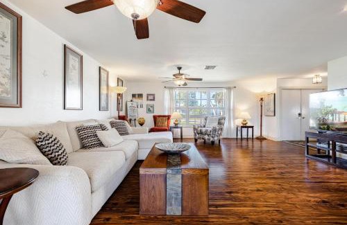 Caloosahatchee House | Heated Saltwater Pool, Sleeps 6 - Villa Shangri-La