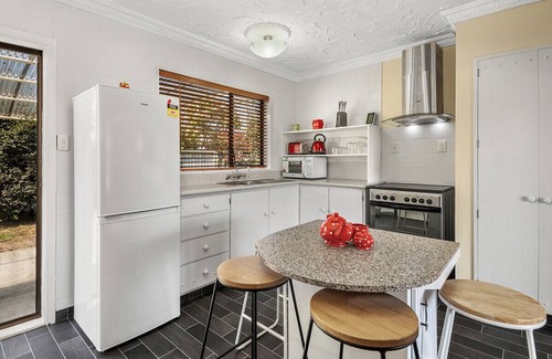 Taupo Cottage | Heathcote Cottage - Taupo Holiday Home
