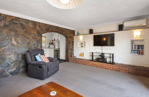 Taupo Cottage | Heathcote Cottage - Taupo Holiday Home