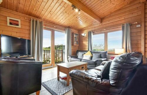 Bamburgh House | Heather Cottages - Grey Heron