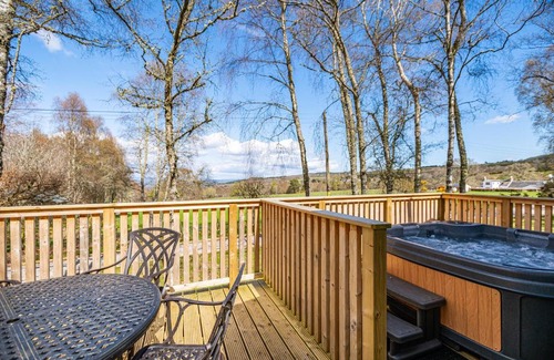 East Lewiston Apartment | Heather Lodge 1 with Hot Tub