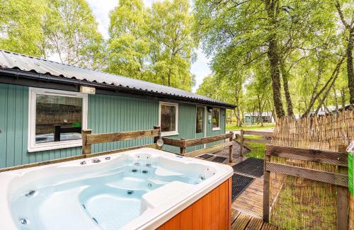 East Lewiston Apartment | Heather Lodge 10 with Hot Tub