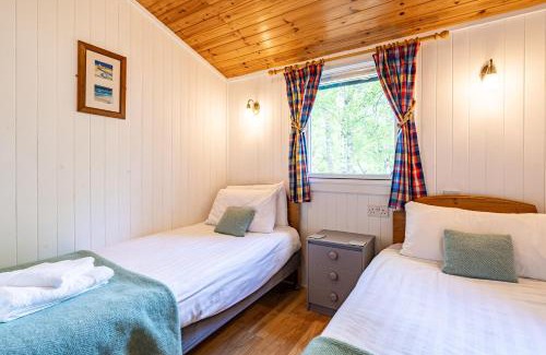 East Lewiston Apartment | Heather Lodge 10 with Hot Tub