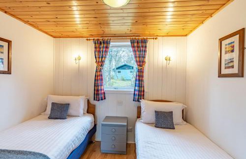 East Lewiston House | Heather Lodge 17 with Hot Tub