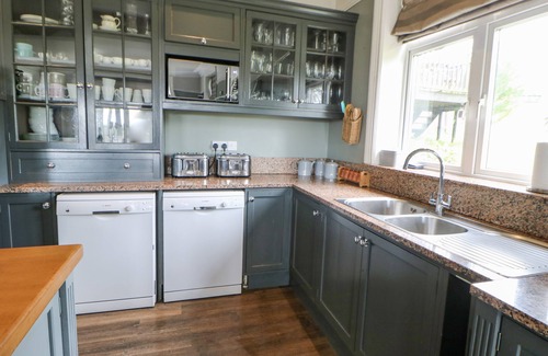 Middleton in Teesdale House | HEATHERBRAE, pet friendly, with hot tub in Middleton-In-Teesdale