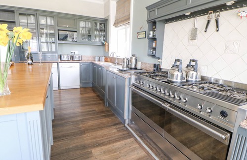 Middleton in Teesdale House | HEATHERBRAE, pet friendly, with hot tub in Middleton-In-Teesdale