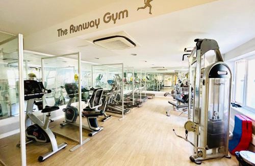Hillingdon Apartment | Heathrow Apartment with Parking & Gym