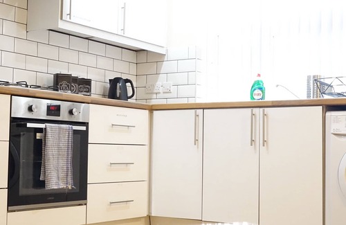 Stanwell House | Heathrow Ensuites Rooms