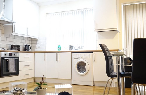 Stanwell House | Heathrow Ensuites Rooms