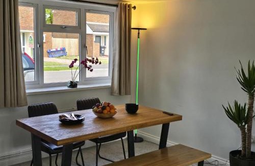 London Borough of Hounslow House | Heathrow, Hounslow, Beautiful Modern Home