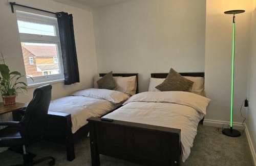London Borough of Hounslow House | Heathrow, Hounslow, Beautiful Modern Home