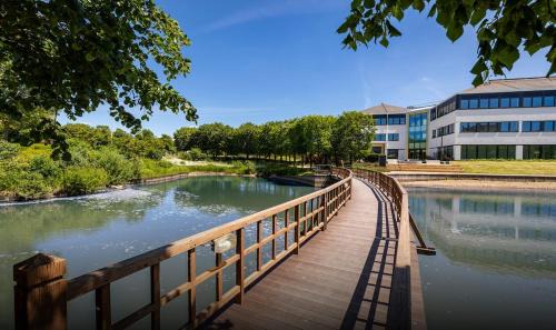 Hillingdon Apartment | Heathrow Studio , London , Shortstays