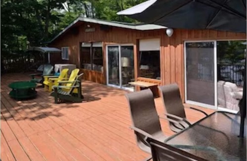 Windermere Cottage | HEAVEN IN MUSKOKA, BEAUTIFUL COTTAGE,.SUPER VIEWS, XXL DECK, & FLOATING DOCK.
