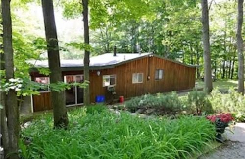 Windermere Cottage | HEAVEN IN MUSKOKA, BEAUTIFUL COTTAGE,.SUPER VIEWS, XXL DECK, & FLOATING DOCK.