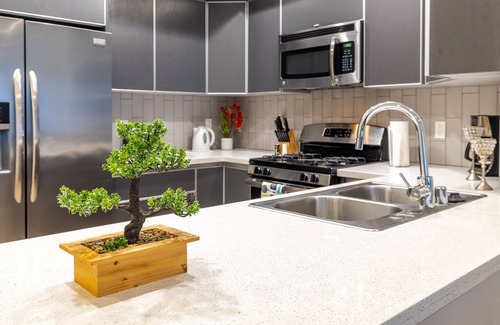 Hollywood Apartment | Heaven on Hollywood Boulevard Furnished Apartments
