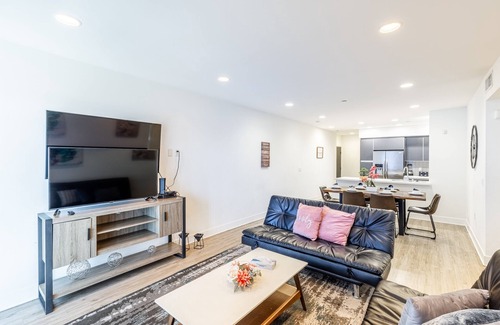 Hollywood Apartment | Heaven on Hollywood Boulevard Furnished Apartments